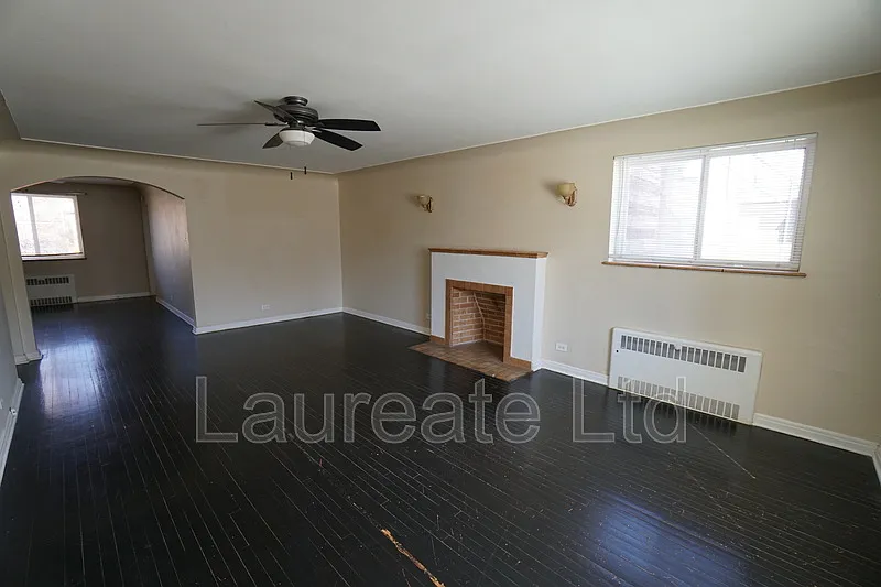 2 bed, 1.0 bath, 1100 sqft, $1,595 — Photo 2