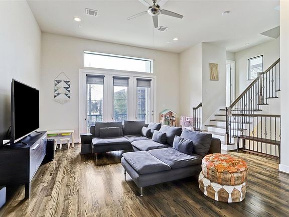 3rd image of 4106 Marina St