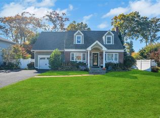 58 Sunset Rd, Bay Shore, NY 11706