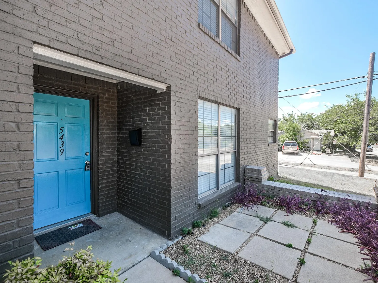 2 bed, 1600 sqft, $2,155 — Photo 2