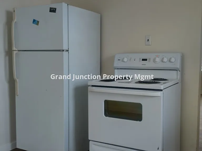 522 Compton St — Photo 10