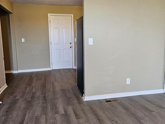3rd image of 410 Manor Dr #C2