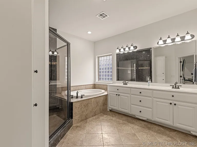 4902 S 165th East Ave — Photo 29