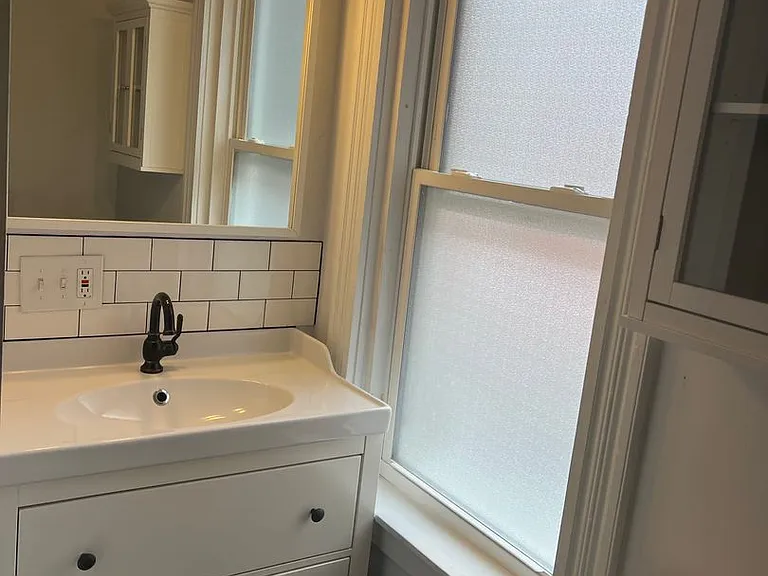 562 W Lemon St — Photo 7
