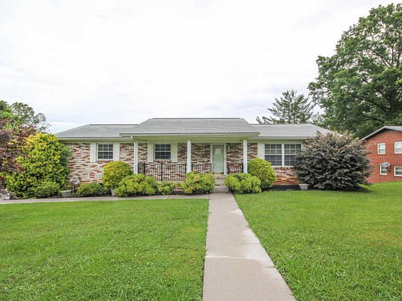 3rd image of 317 Melbourne Dr
