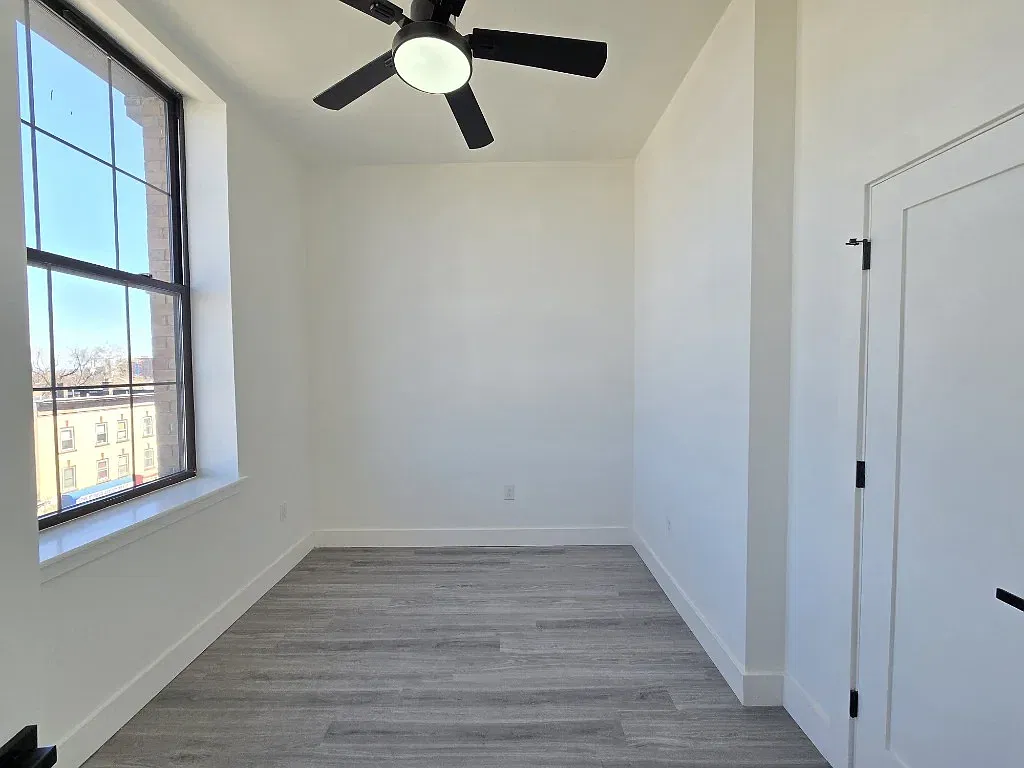 1 bed, $1,892 — Photo 4