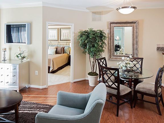 The Cosmopolitan at Lorton Station LIving Room