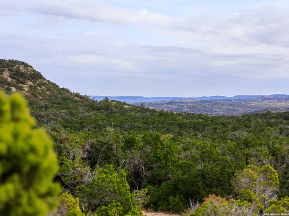 112 Itz Kast Rd, Fredericksburg, TX 78624