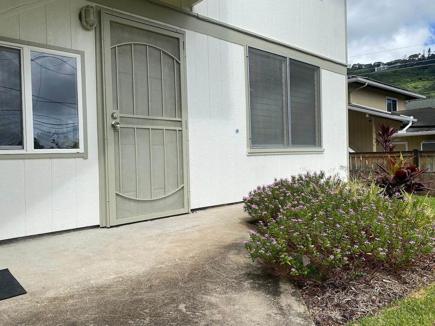 Palolo Valley, Ground Floor Spacious Duplex 2 Bed, 2 Bath, 1 Parking Stall Includes Water And Sewer — Photo 2