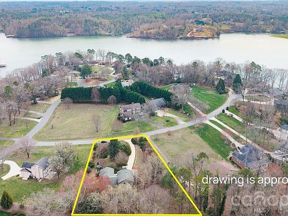 4th image of 40 Old Field Rd