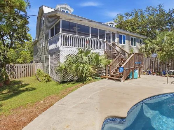 980 E Pine Ave, Eastpoint, FL 32328