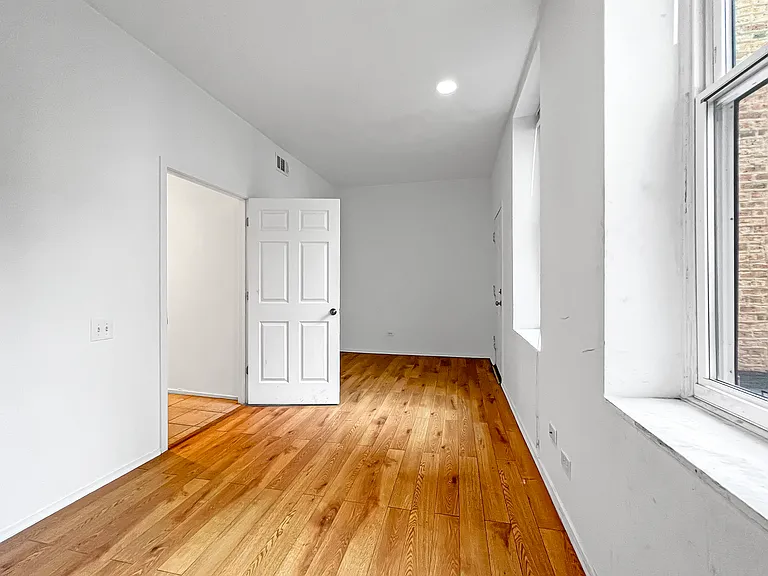 311 W Chicago Ave #2 — Photo 13