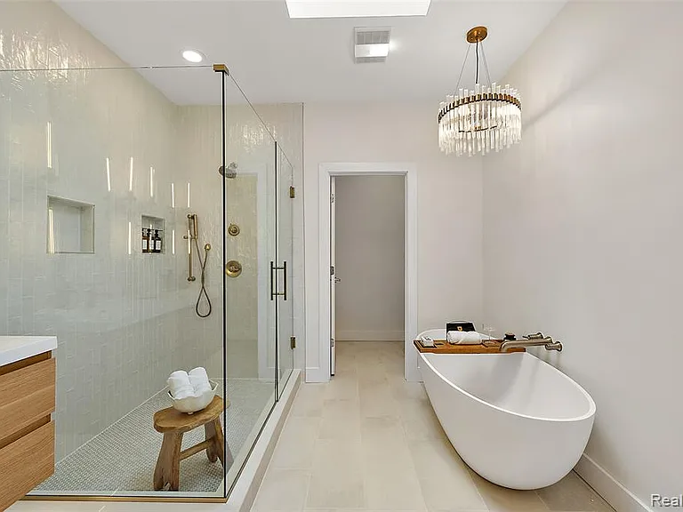 1756 Alexander Dr — Photo 17