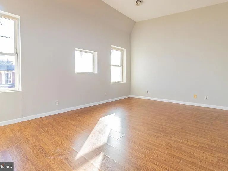 2124 Bolton St #3 — Photo 9