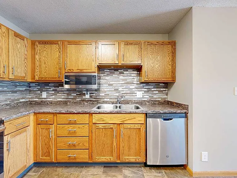Highland View Apartments — Photo 103