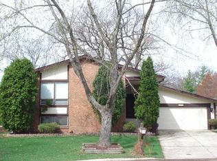 6610 Pinehurst Ct, Lisle, IL 60532