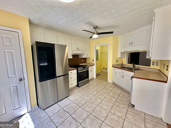 5th image of 30 Syracuse Ln