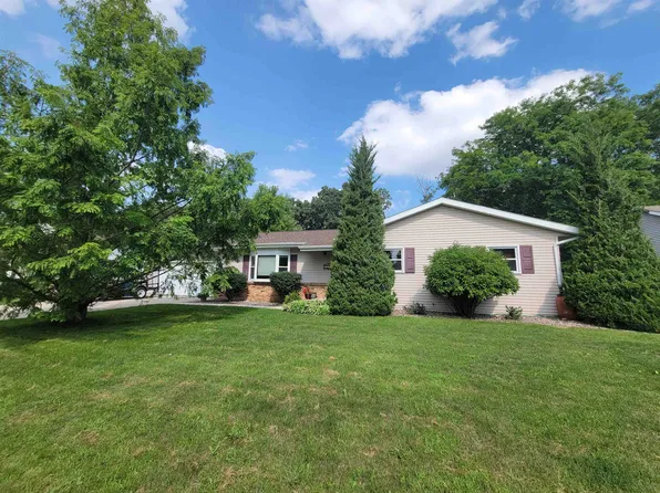 1004 Honey Creek Rd, Oshkosh, WI 54904