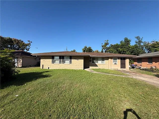 4 bed, 2.5 bath, 1600 sqft, $2,200 — Photo 2