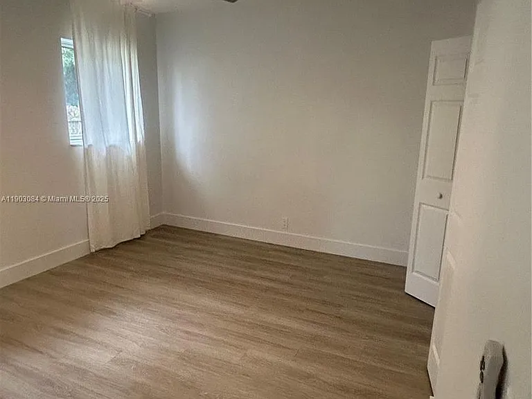 6121 SW 48th Ct #1 — Photo 7