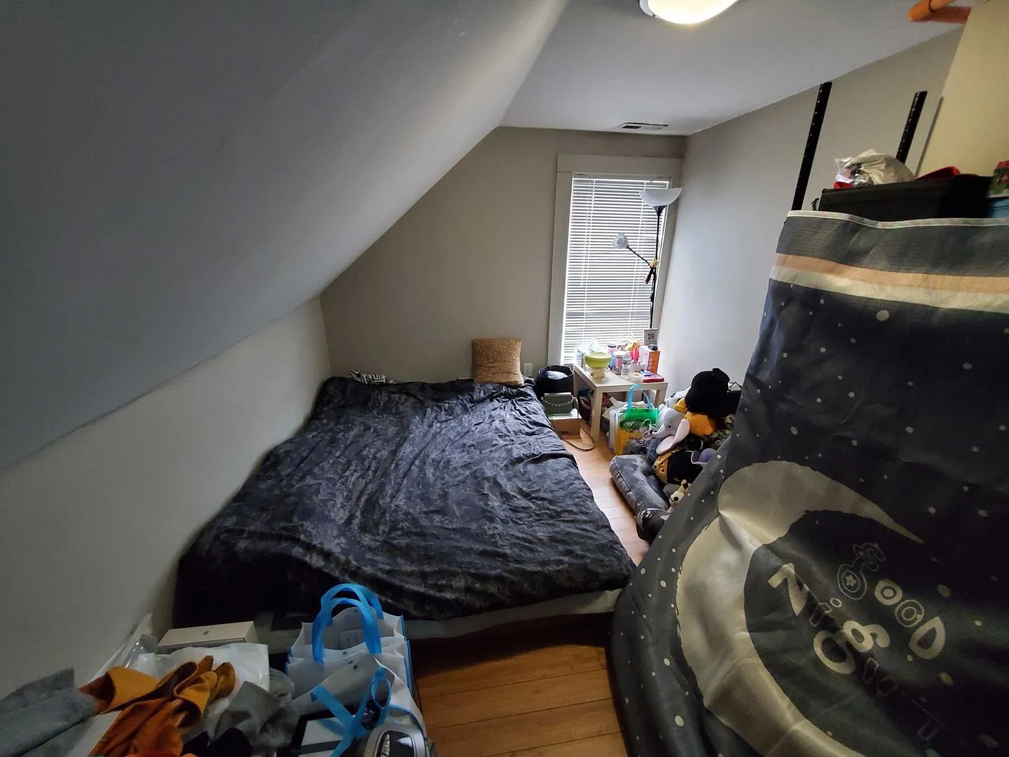 Charming 5 Bedroom-No Broker Fee — Photo 2
