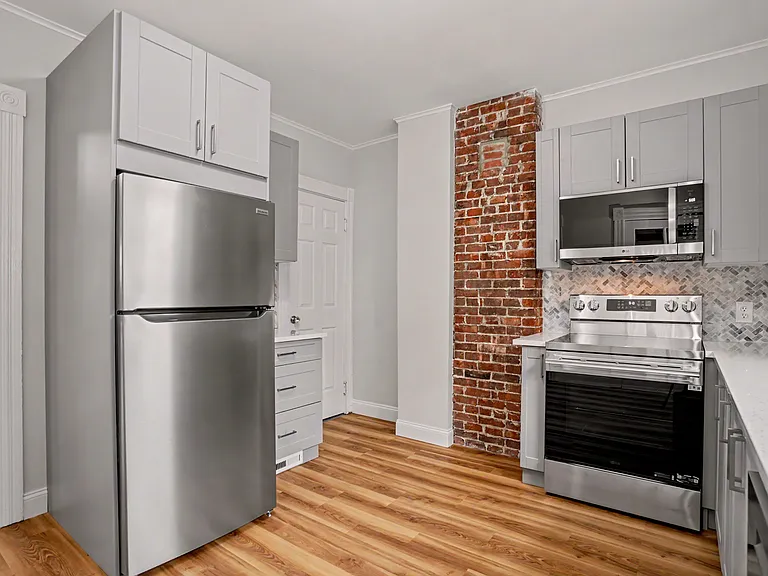 156 Hawthorne Ave — Photo 12