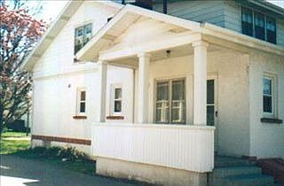 2nd image of 221 42nd St