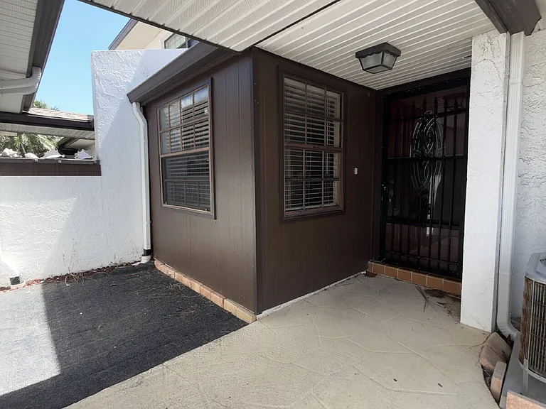 255 Paradise Blvd #10 — Photo 1