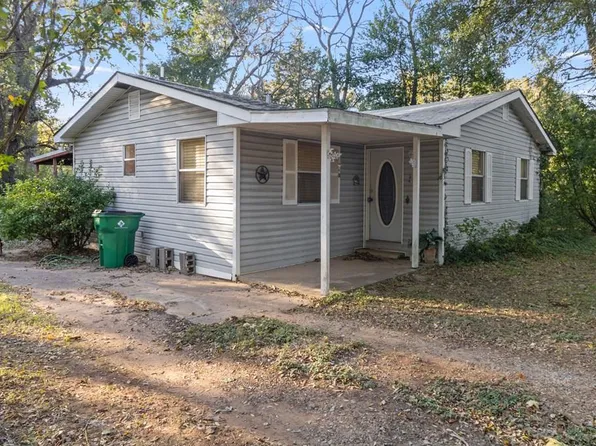 121 Blanton Rd, Palestine, TX 75803