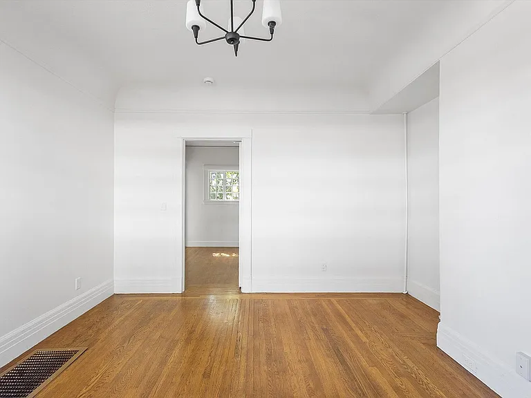 2138 Clinton Ave #A - 1 bedroom | 1 bath — Photo 6