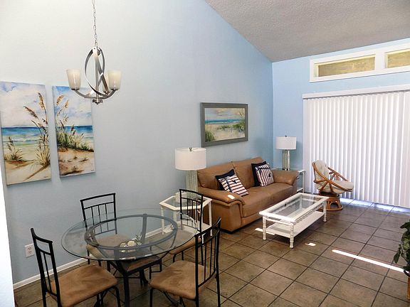 3rd image of 304 Woodlake Wynde