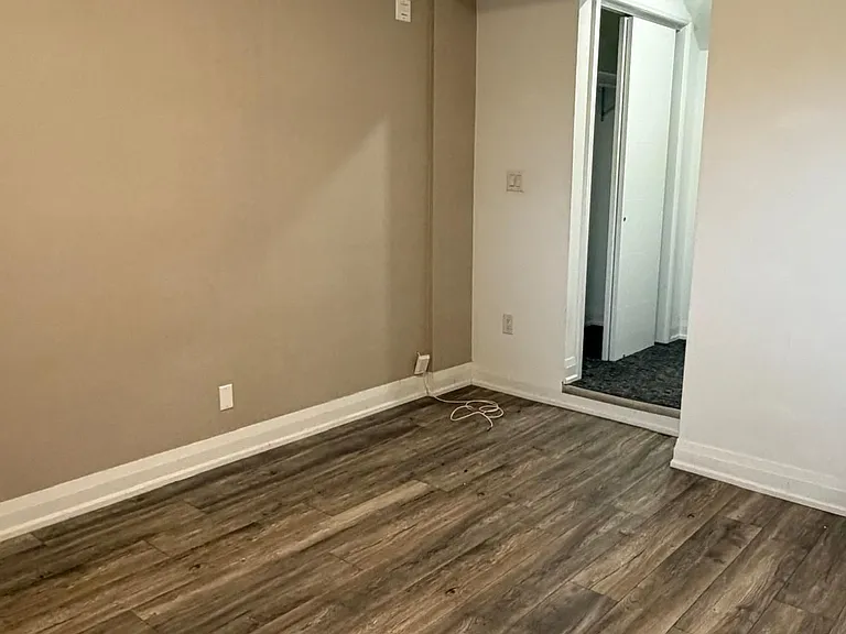 215 Jarvis St #3 — Photo 10