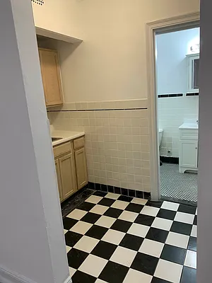 Rented by Salon Realty Corp | media 13