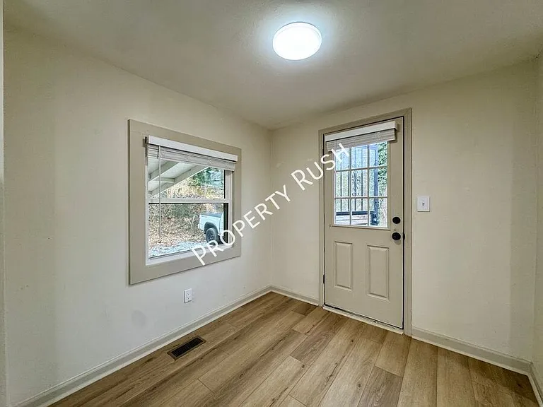 975 Beason Dr — Photo 9