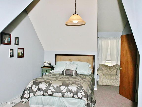 4th image of 437 Country Club Ln #B