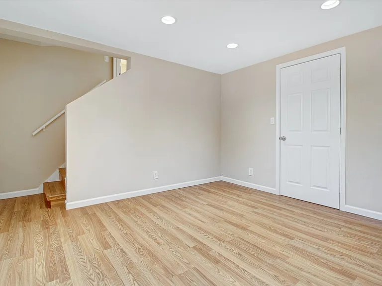 14 Castlemont Ave — Photo 23