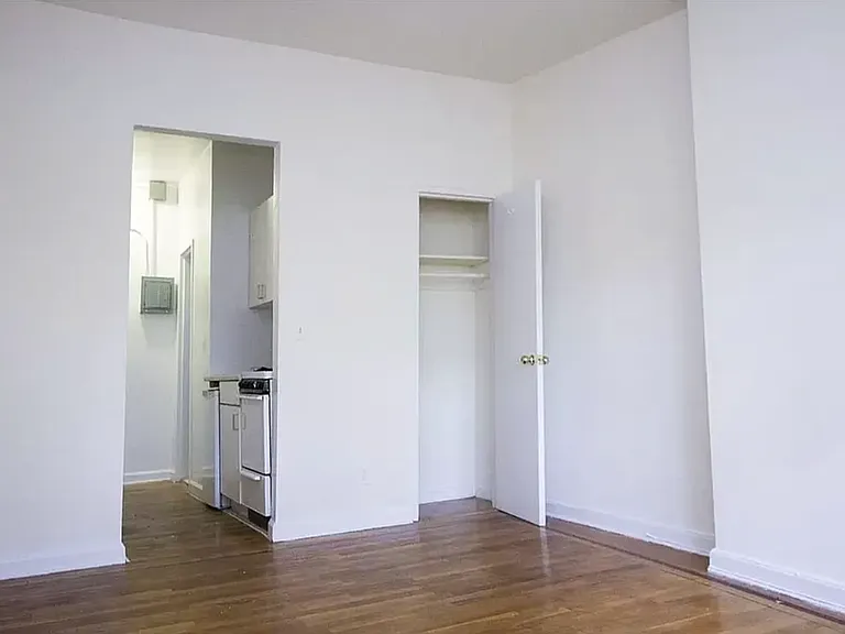 40 Grove St #2B — Photo 3