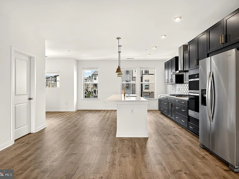 20957 Bluebird Sq — Photo 9