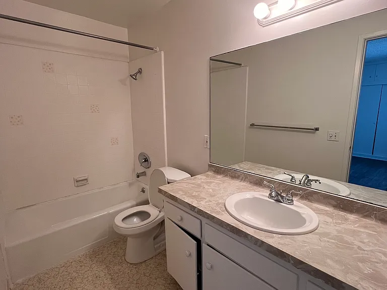 525 N Francisca Ave #6 — Photo 9