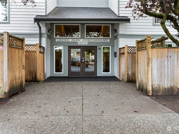 13717 Linden Avenue N #113, Seattle, WA 98133