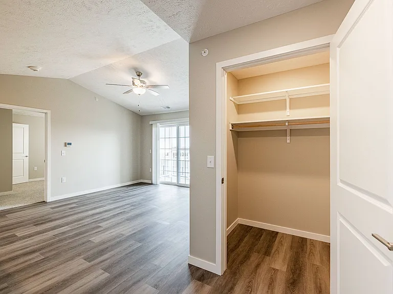Kings Ridge Apartments — Photo 32