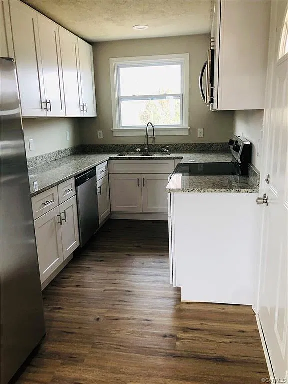 3 bed, 1000 sqft, $1,795 — Photo 2