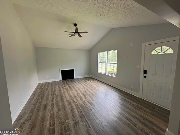 3rd image of 910 Winterside Ln