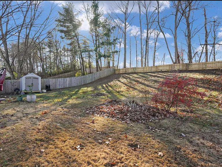 16012 Normandy Ct — Photo 21