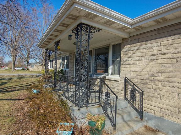 3rd image of 8105 Poinsettia Dr