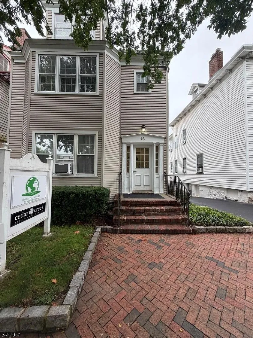 2 bed, 1.0 bath, $2,750 — Photo 1