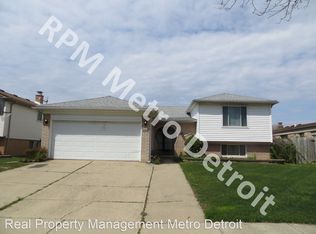 2265 Columbia Dr, Troy, MI 48083