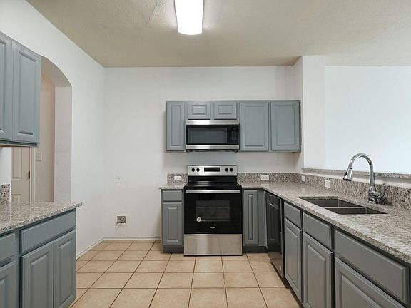 4th image of 17909 Maxa Dr