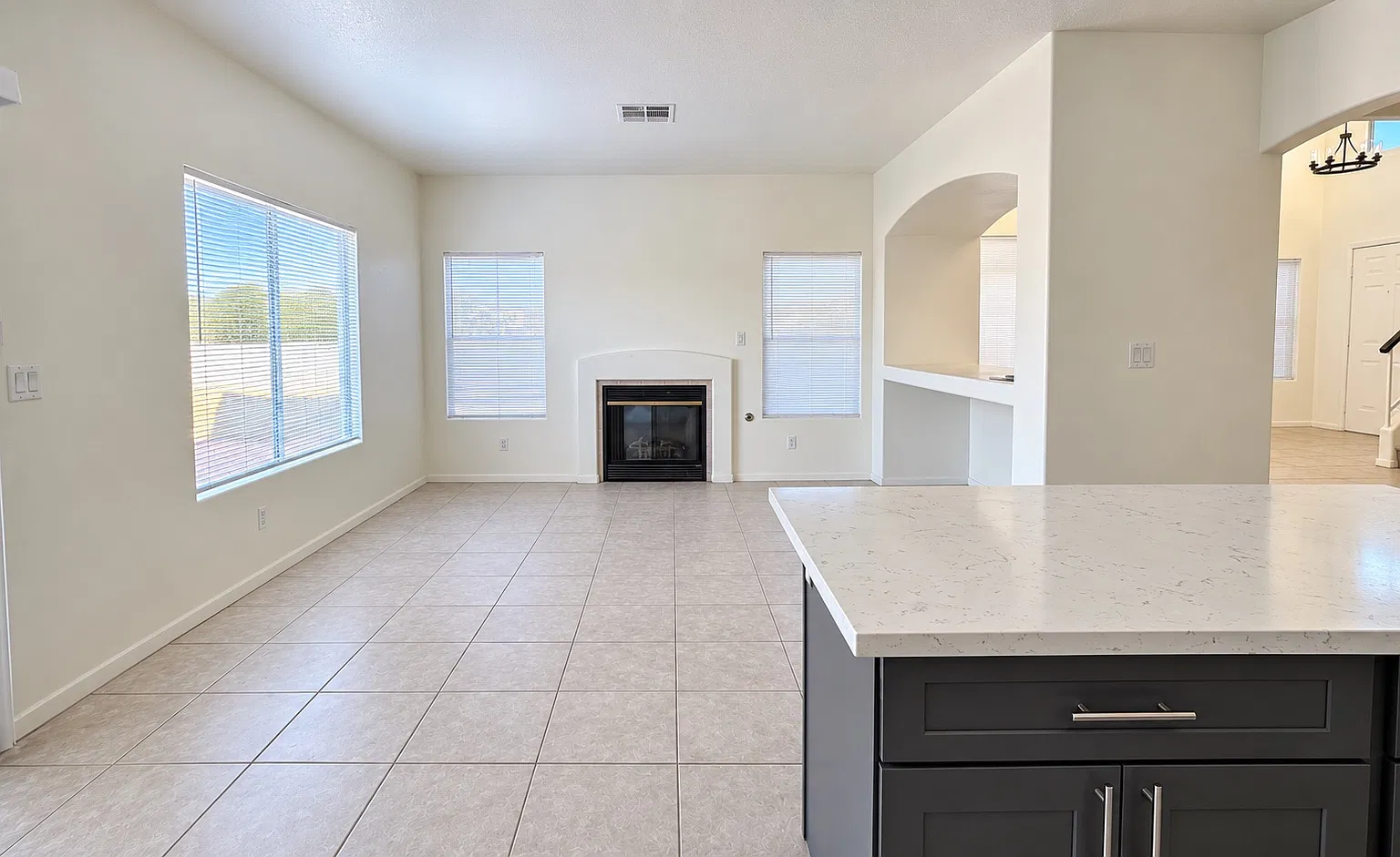 4 bed, 2.5 bath, 1916 sqft, $2,450 — Photo 4