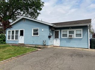 82 Tyler Ave, Iselin, NJ 08830